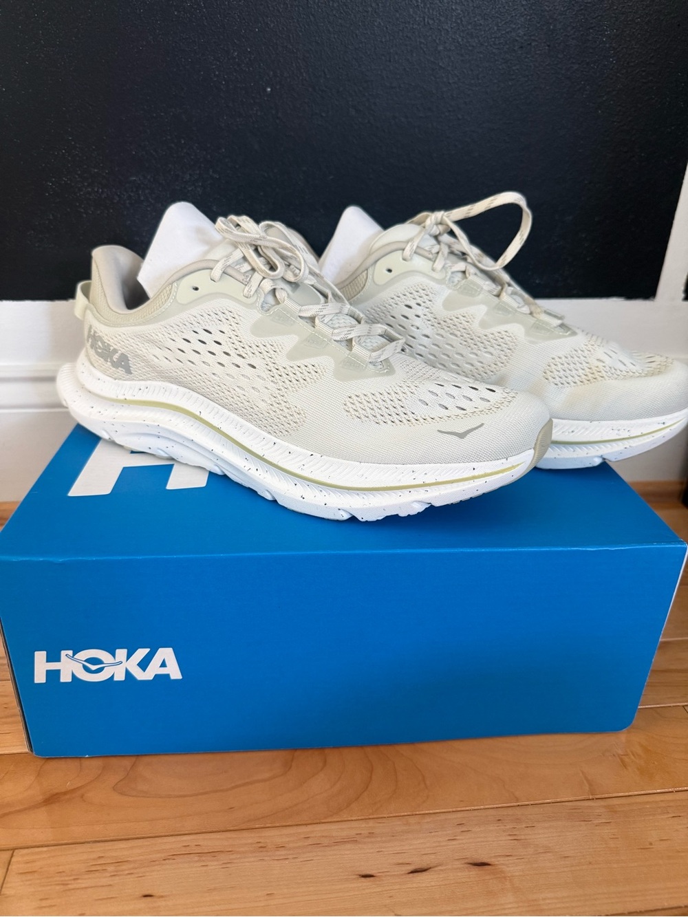 New In Box Hoka M KAWANA 2 Men’s 10D Tennis Shoes Tan Beige